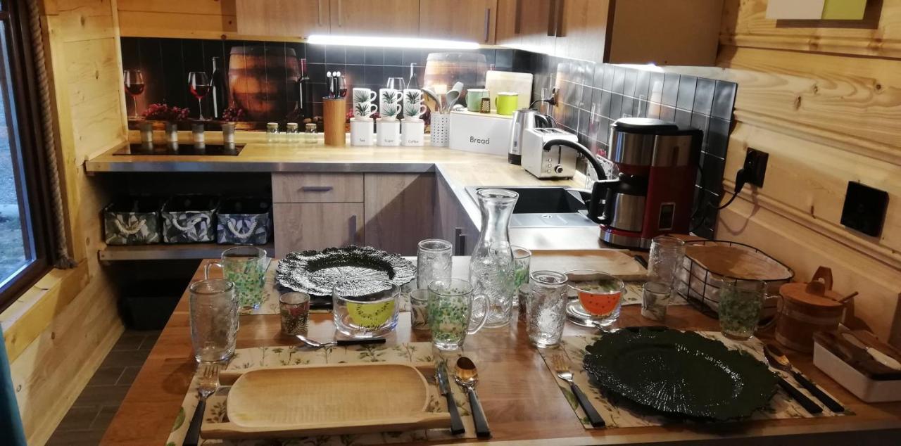 Woodorf Drewnem Uslane - Domki Z Bala Nad Rzeka Slupia Wsrod Pol I Lasow Z Chata Grillowa, Ogniskiem I Placami Zabaw Dla Dzieci Ustka Esterno foto